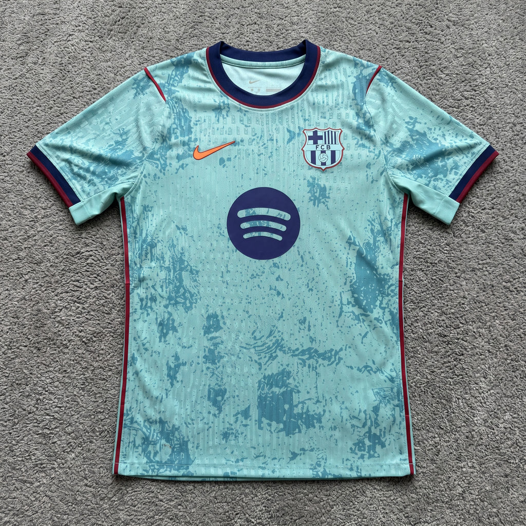 Barcelona returns to teal for the 2026-2027