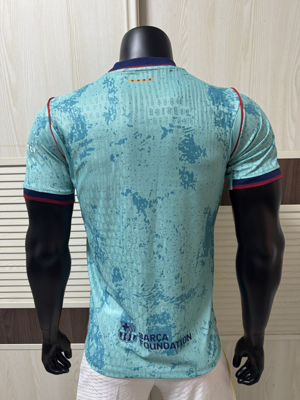 Barcelona returns to teal for the 2026-2027