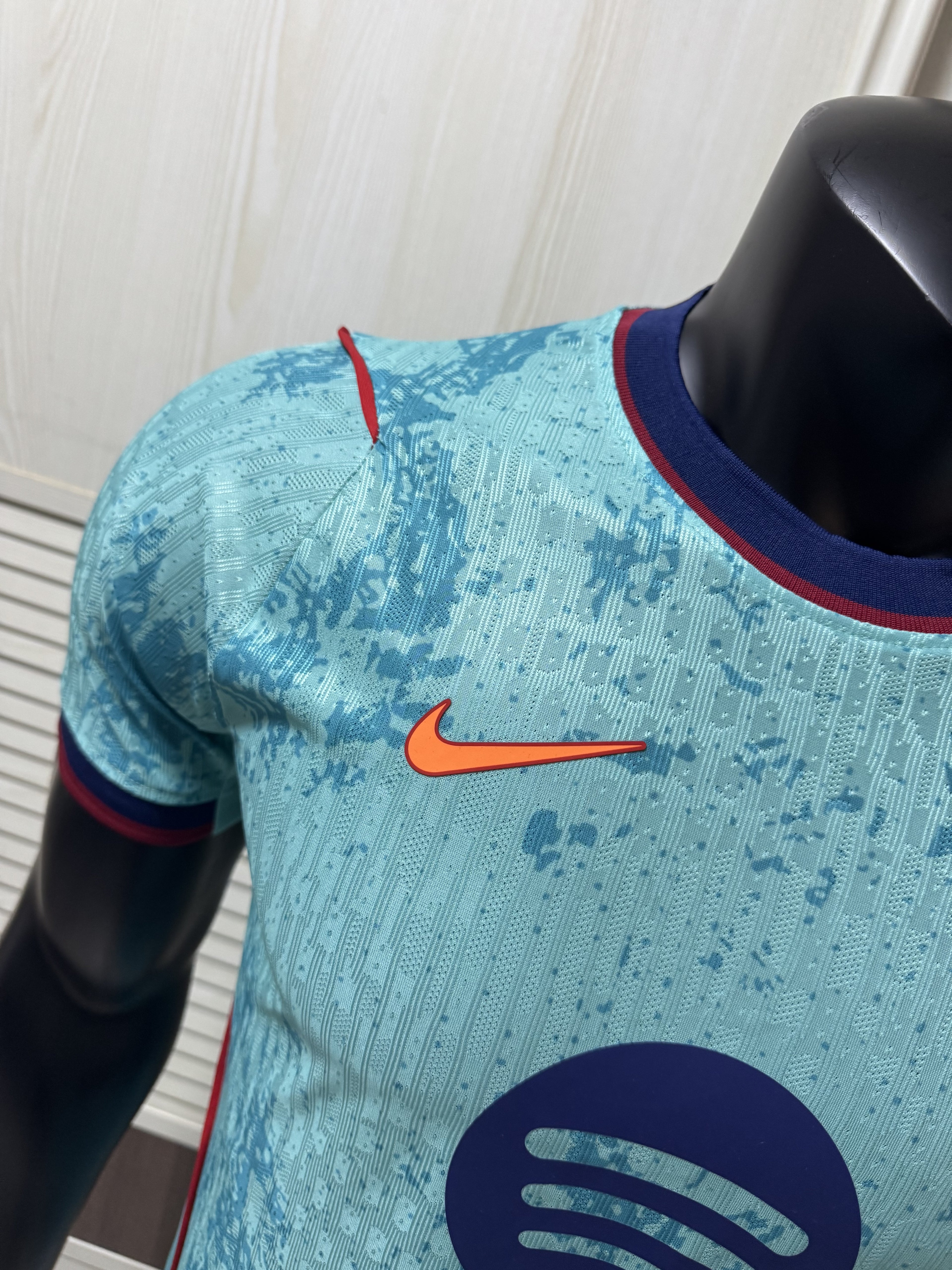 Barcelona returns to teal for the 2026-2027