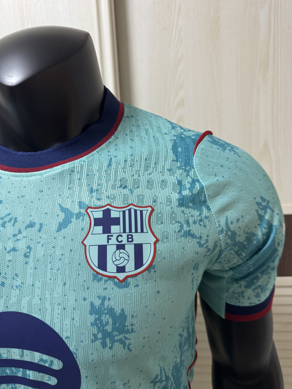 Barcelona returns to teal for the 2026-2027
