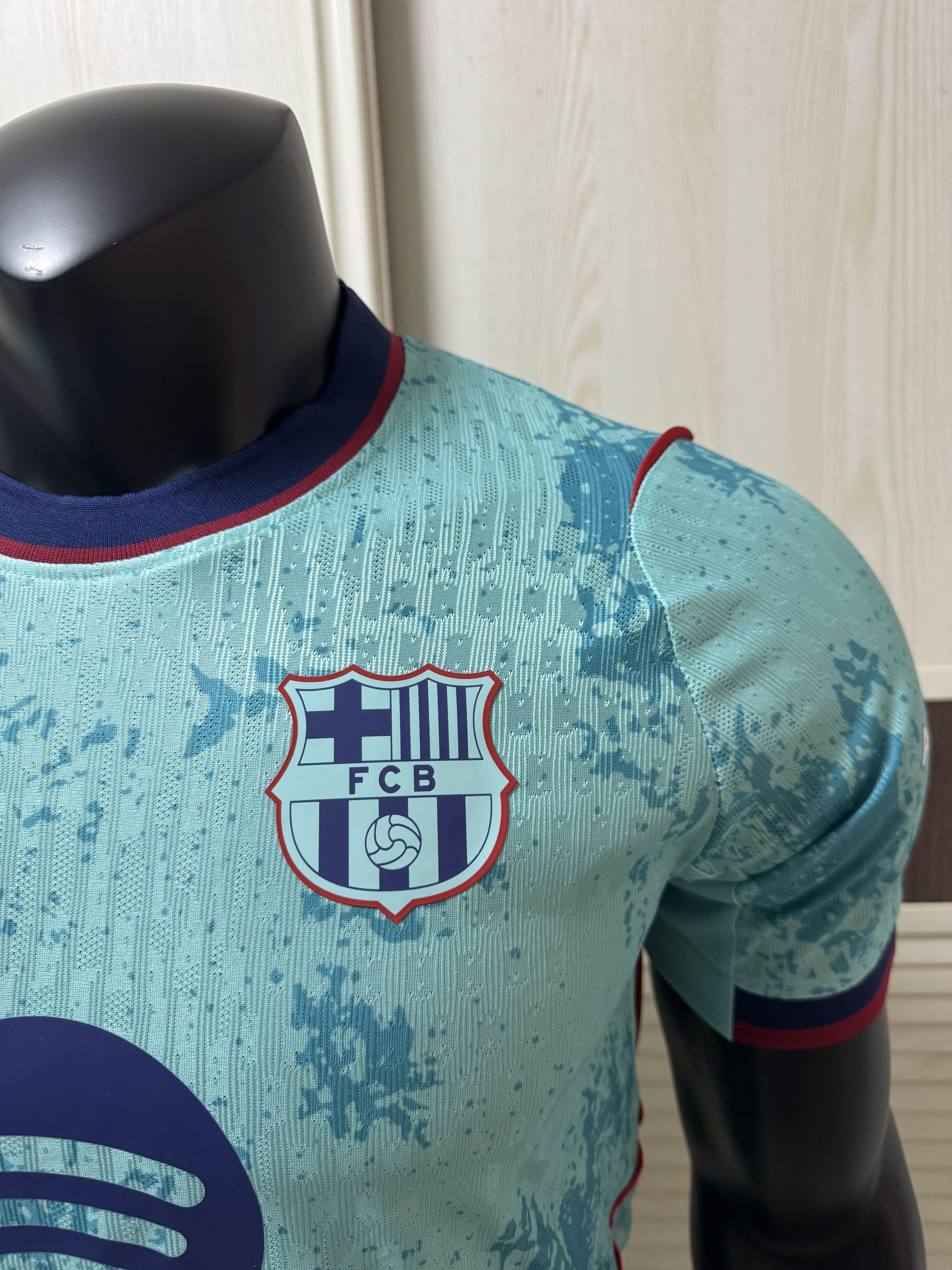 Barcelona returns to teal for the 2026-2027