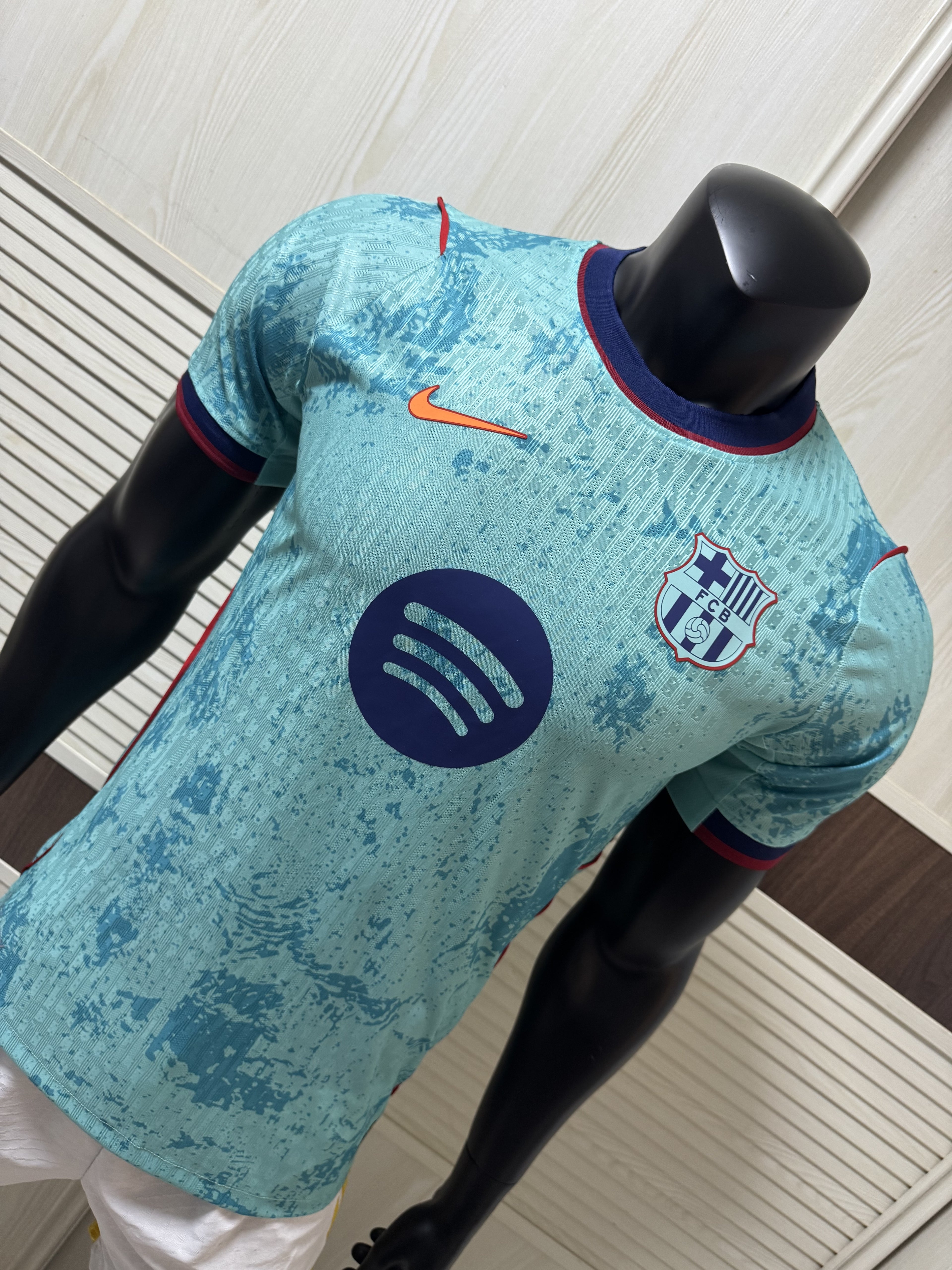 Barcelona returns to teal for the 2026-2027