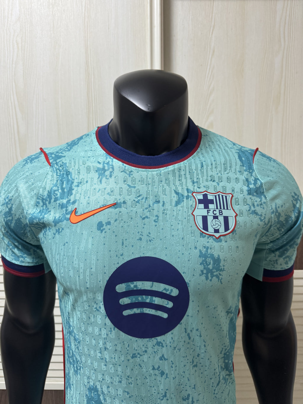 Barcelona returns to teal for the 2026-2027