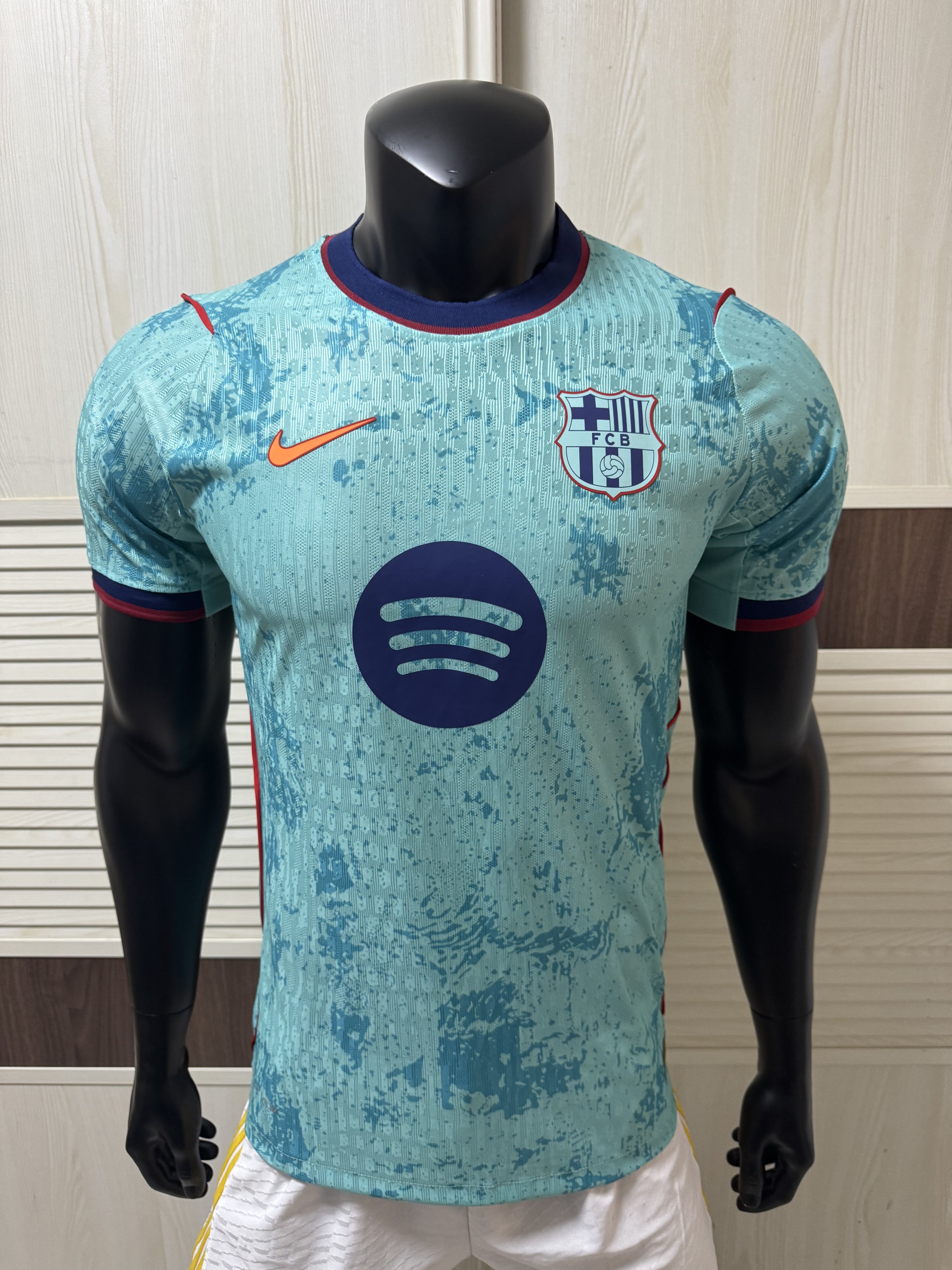 Barcelona returns to teal for the 2026-2027